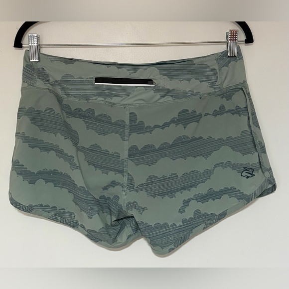 Rabbit Women’s 4” Lined Blue Cloud Print Running Shorts Size Medium - Picture 2 of 8